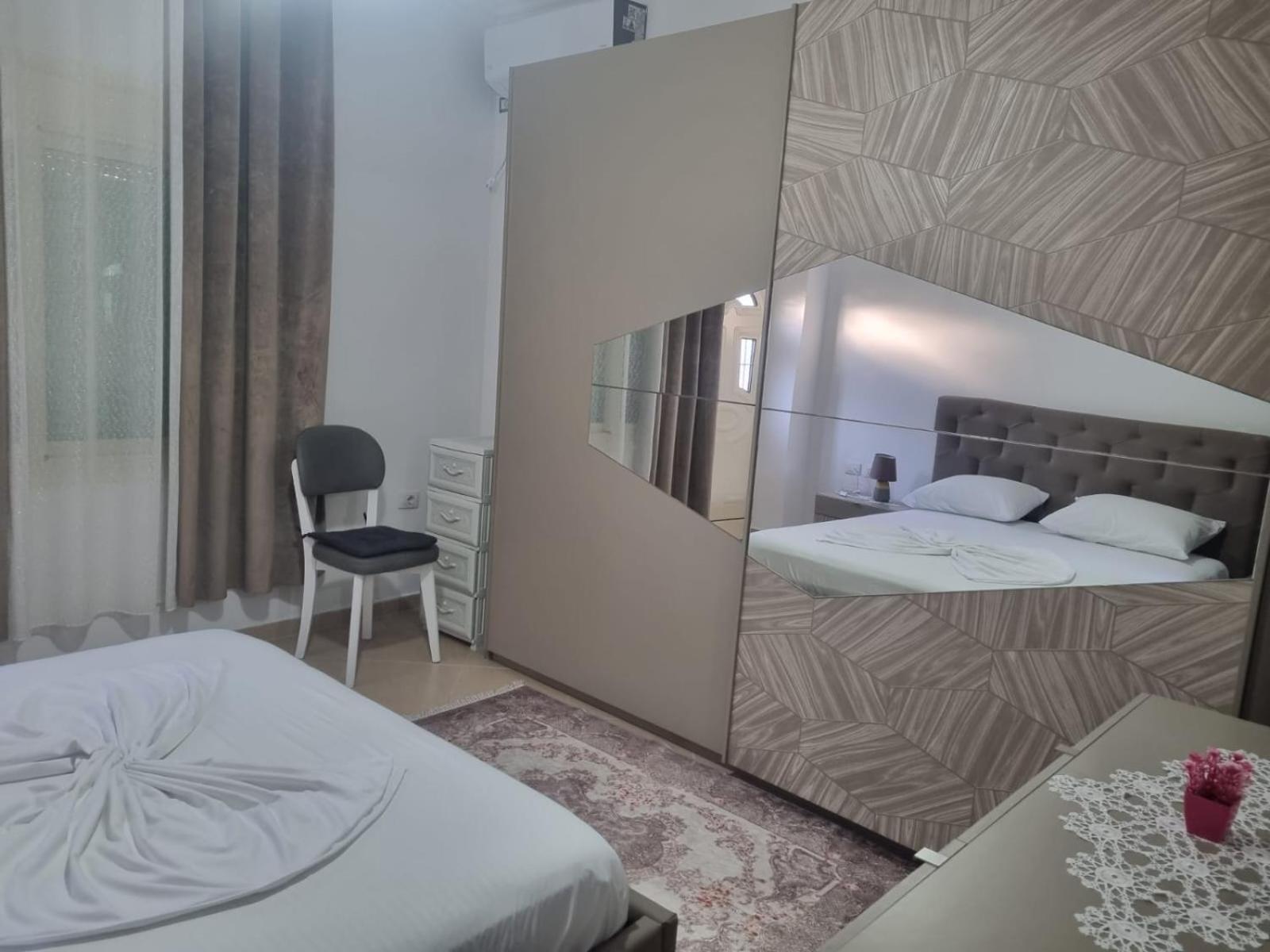 Vila Megi-Rent Room Vlorë Exterior foto