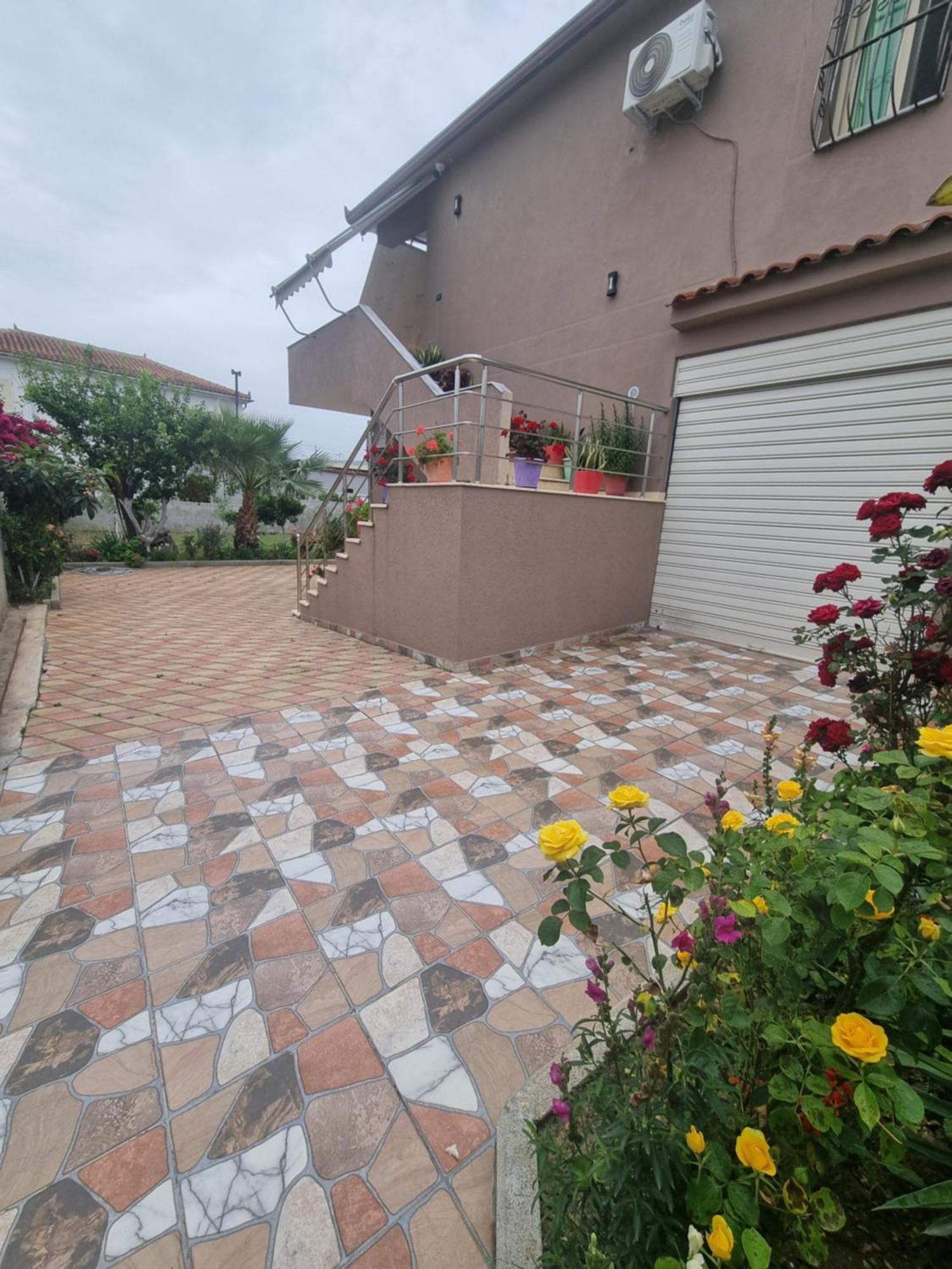 Vila Megi-Rent Room Vlorë Exterior foto